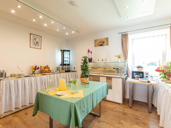 Food & Drinks 5, Styria Apartment near hiking trails No Deposit, Leoben