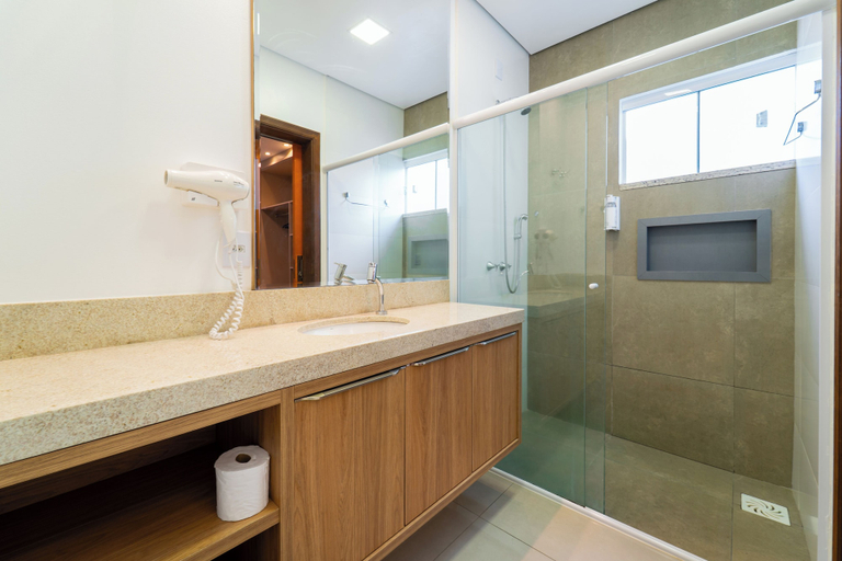 Bathroom 4, Hotel Brasil, Penha