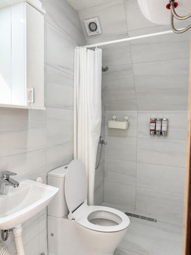 Bathroom 2, Gorstak