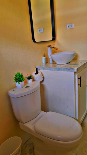 Bathroom 5, Ocean View Suites