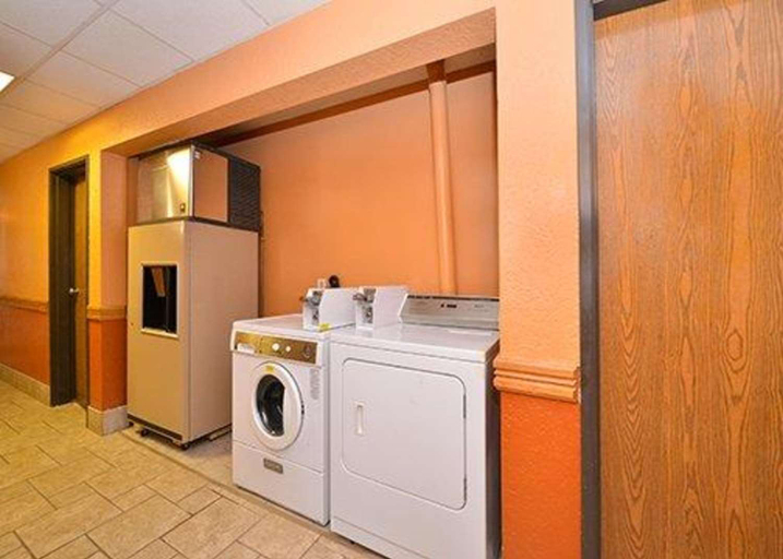 Bathroom, Quality Inn & Suites Grinnell near University, Poweshiek