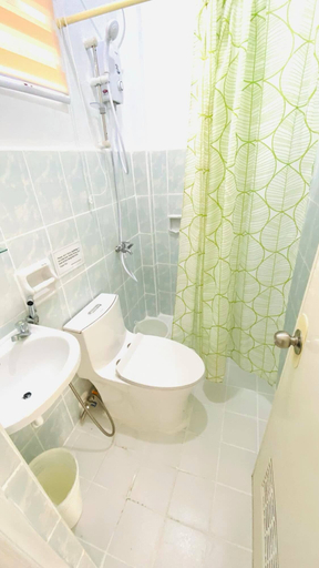 Bathroom 2, Villa Adela Pension House, Balamban