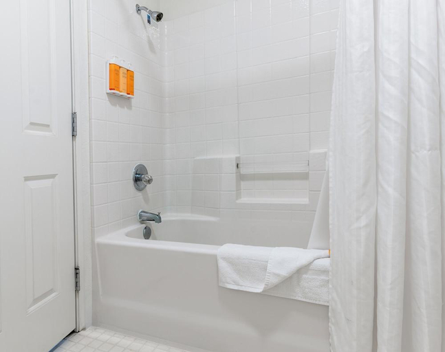 Bathroom 3, John Muir Lodge, Tulare