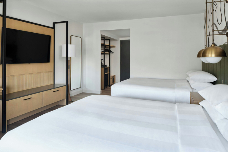 Bedroom 4, College Park Marriott Hotel & Conference Center, Prince George's