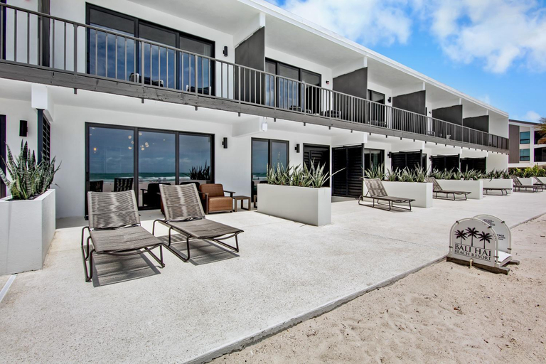 Exterior & Views 2, Bali Hai Beachfront Resort and Spa, Manatee