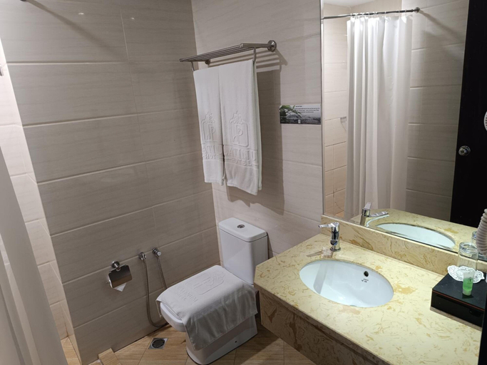 Bathroom 5, Lintas Platinum Hotel, Penampang