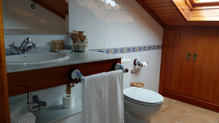Bathroom 4, Casa Ameneiros, Pontevedra