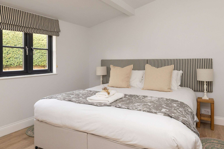 Room 4, Sidlesham Hideaway Logburner Garden, West Sussex