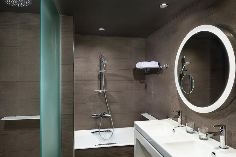 Bathroom 4, INNSiDE Paris Charles de Gaulle Airport, Val-d'Oise