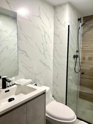 Bathroom 5, Bella Vista Luxury Apartments Pool & Gym, Panamá