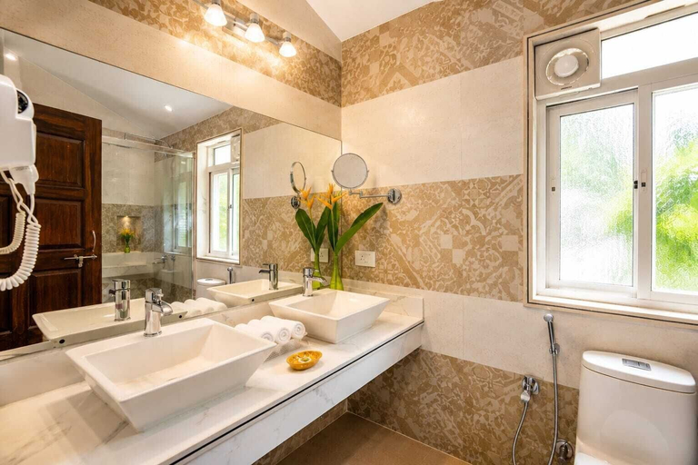 Bathroom 4, Sashas Holiday Village, North Goa