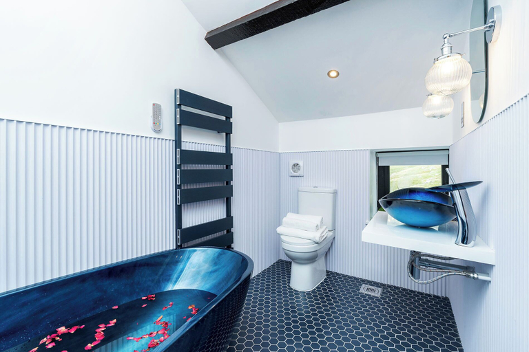 Bathroom 2, Kirkstone Pass Mountain Rooms, Cumbria