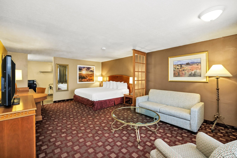Bedroom 3, Days Inn & Suites by Wyndham Logan, Cache