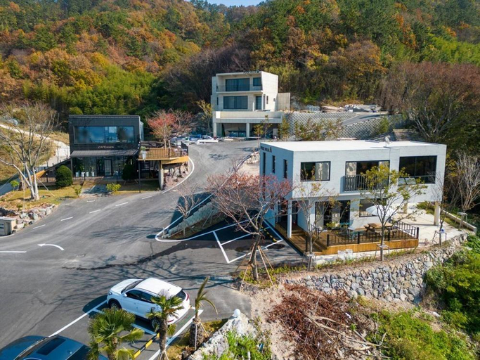 Exterior & Views 1, Road96 Caravan and Poolvilla, Yeonggwang