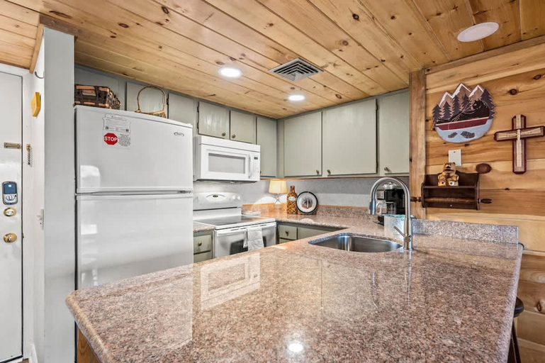 2, Indoor Pool Sleeps 7 Mountain Views Playground, Sevier