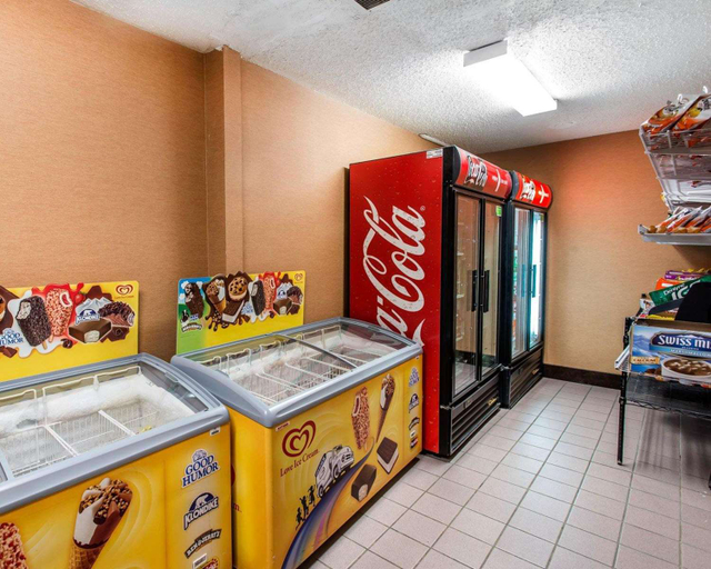 Food & Drinks 5, Quality Inn and Conference Center Greeley Downtown, Weld