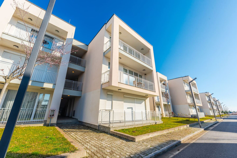 Room 5, Serene Haven Talea Beachfront With Pool Access, Lezhës