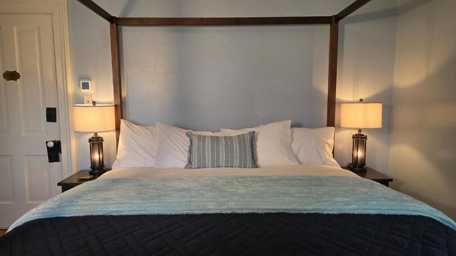 Room 3, The Goose Crown Inn of Stoughton, Dane