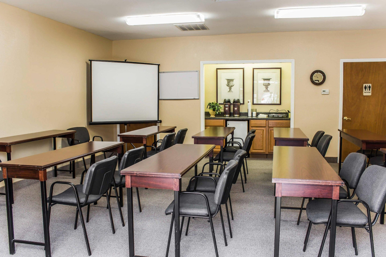 Food & Drinks 5, Quality Inn Kinston Hwy 70, Lenoir