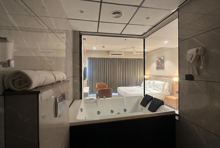 Bathroom 5, Hotel Royal Wing, Gandhinagar