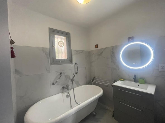 Bathroom 4, Alta Vista , villa avec piscine privee et vue exceptionnelle pres d'Ajaccio, Corse-du-Sud