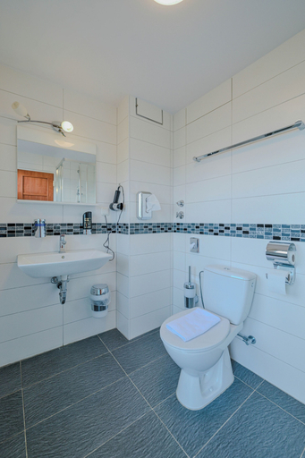 Bathroom 5, Hotel Klein, Frankfurt am Main