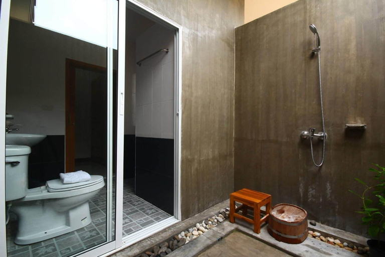 Bathroom 5, Juntima Boutique Hotel, Cha-Am