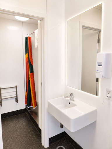 Bathroom 5, United Auckland, Waitakere