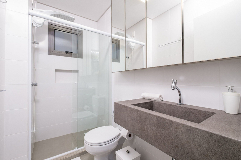 Bathroom, Decorated Loft 750m From Canas Beach Tps209, Florianopolis