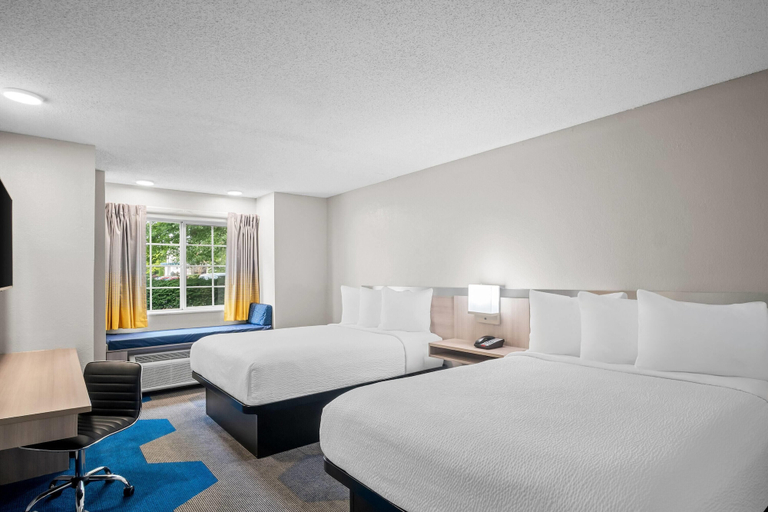 Bedroom 4, Microtel Inn by Wyndham Georgetown, Scott