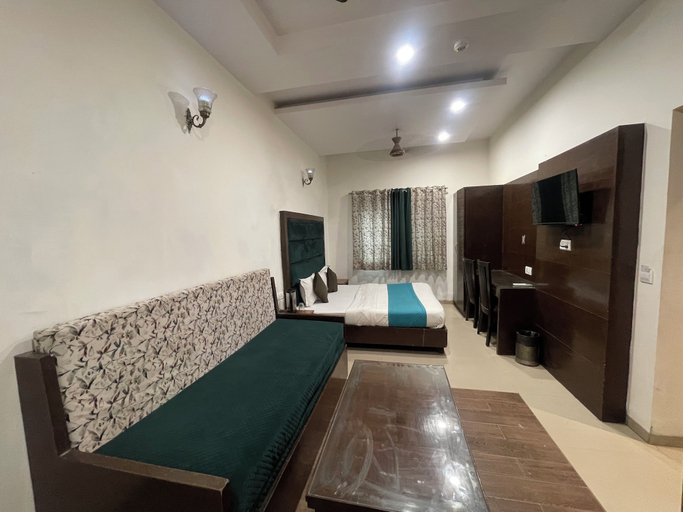 Room 5, The Mohan By LIVIQ Delhi Railway Station, Delhi