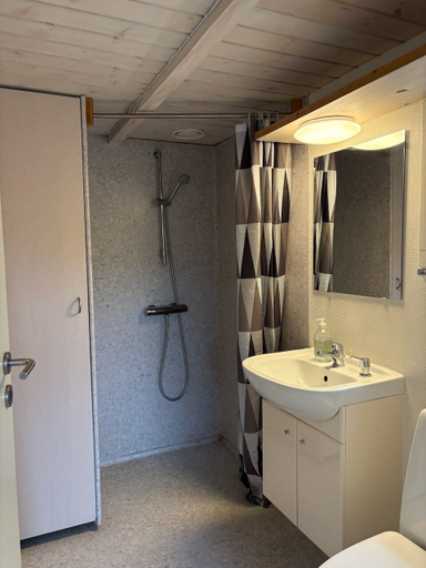 Bathroom 5, Løkken Familiecamping og Guesthouse, Hjørring