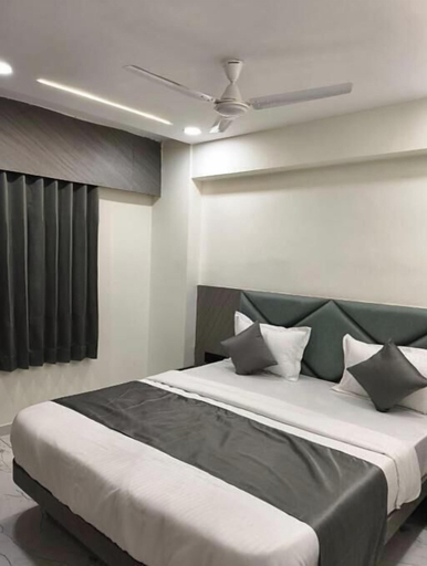 Room 5, Hotel 7 CR, Ahmadabad