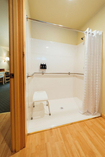 Bathroom, Seward Windsong Lodge, Kenai Peninsula
