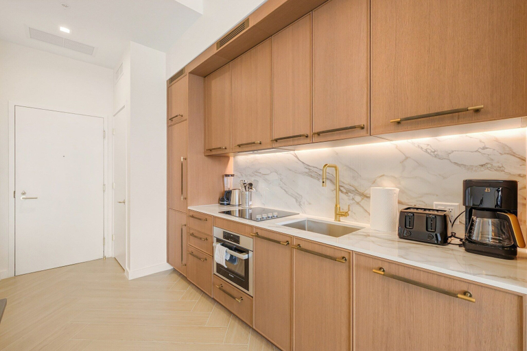 Private kitchen 5, Chic Miami Apt Pool Gym & Sleeps 4, Miami-Dade