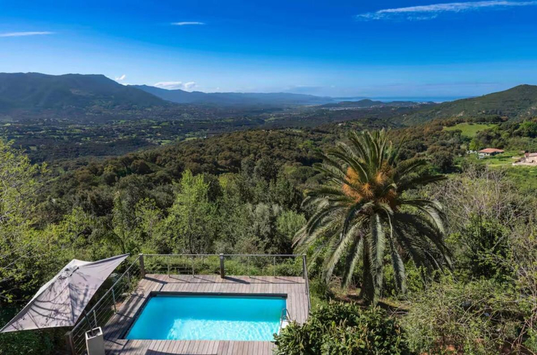 Sport & Beauty 2, Alta Vista , villa avec piscine privee et vue exceptionnelle pres d'Ajaccio, Corse-du-Sud