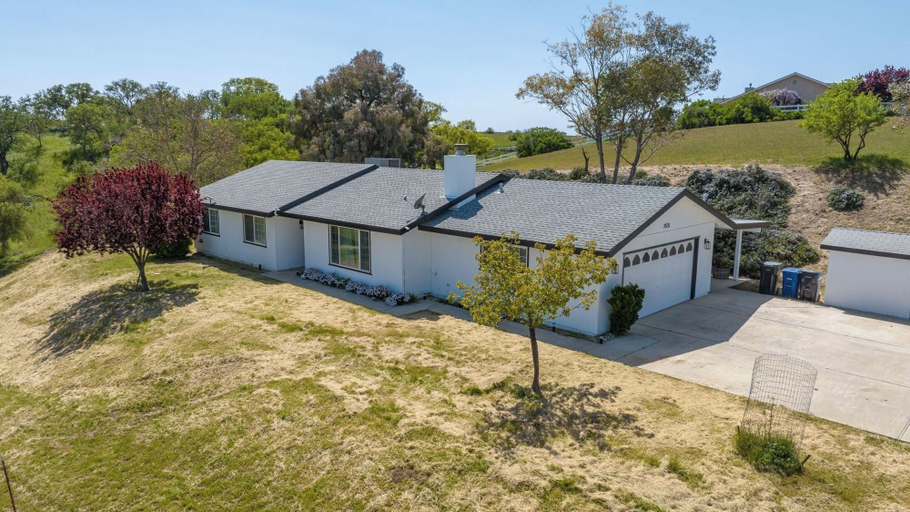 Interior 5, Whispering Wine by Avantstay Country Acreage + Fire Pit + Deck Central Coast Wine Country, San Luis Obispo