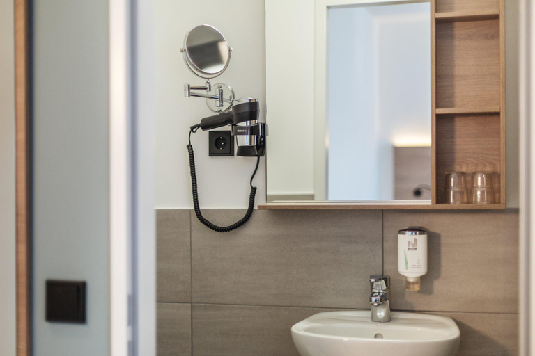 Bathroom 4, Garner Hotel Hamburg Nord, Hamburg
