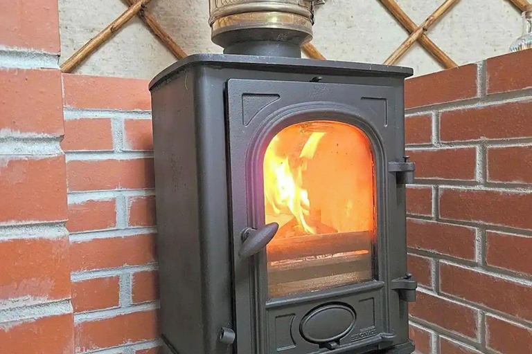 Fireplace, Yurt Sleeps 2 - Bbq & Fire Pit - Dogs Welcome, Cornwall