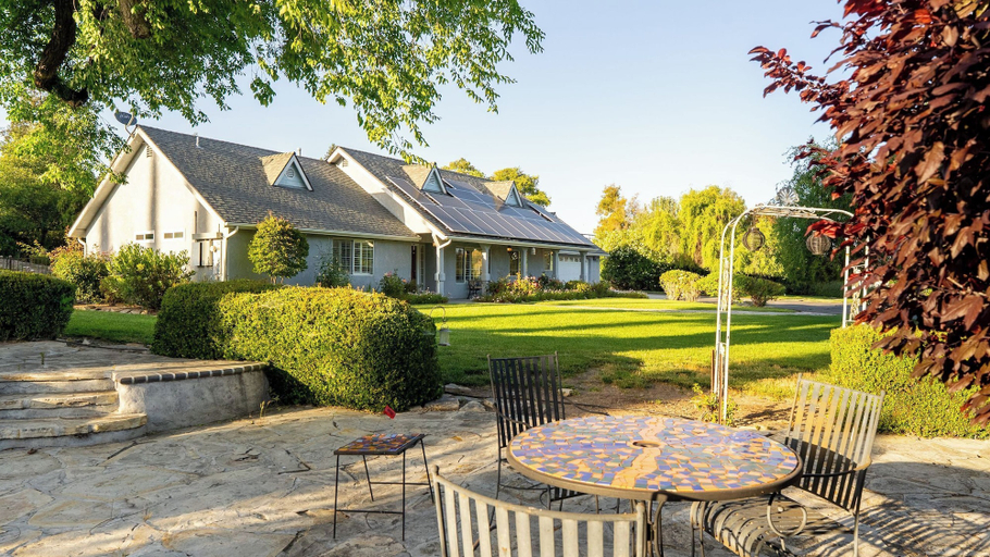 Interior 4, Summer Place by Avantstay Waterfall Spa + Backyard Atascadero Wine Country, San Luis Obispo