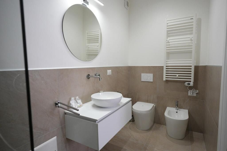 Bathroom 2, B&B CasaLù, Bari