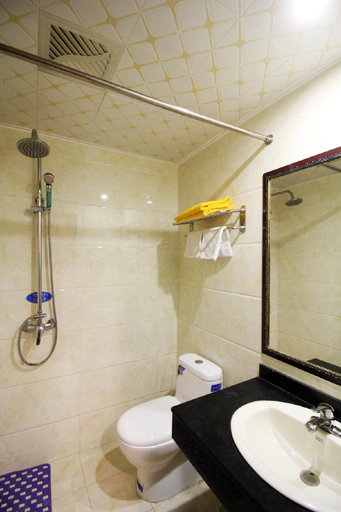 Bathroom 3, Taidong Hotel, Qingdao