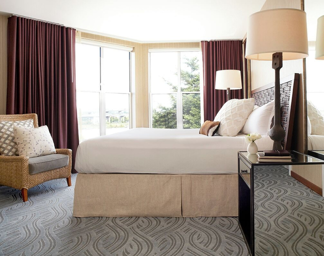 Bedroom 4, RiverPlace Hotel, Multnomah
