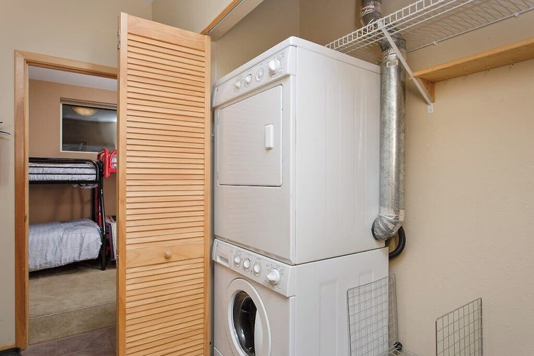 Interior 3, Contemporary Girdwood Townhome Across From Alyeska, Anchorage