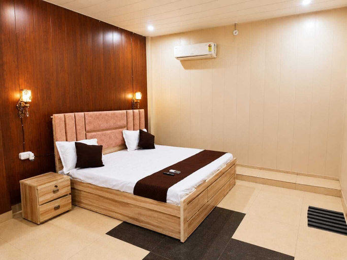 Room 2, The Shree Heritage And Rooftop, Barabanki