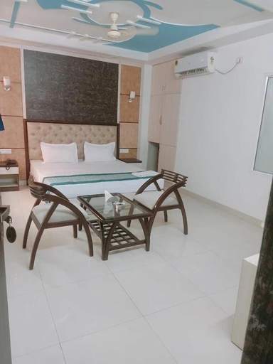 Room 4, Hotel Smart International, Delhi