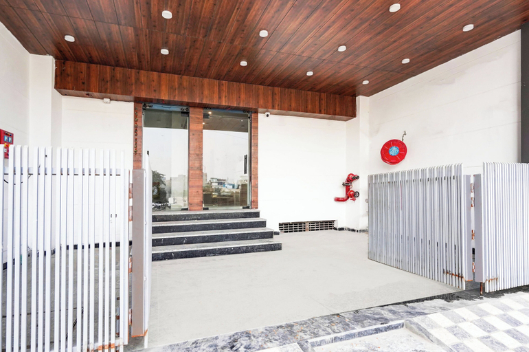 Property grounds, Super Collection O Surajpur Chowk, Gautam Buddha Nagar