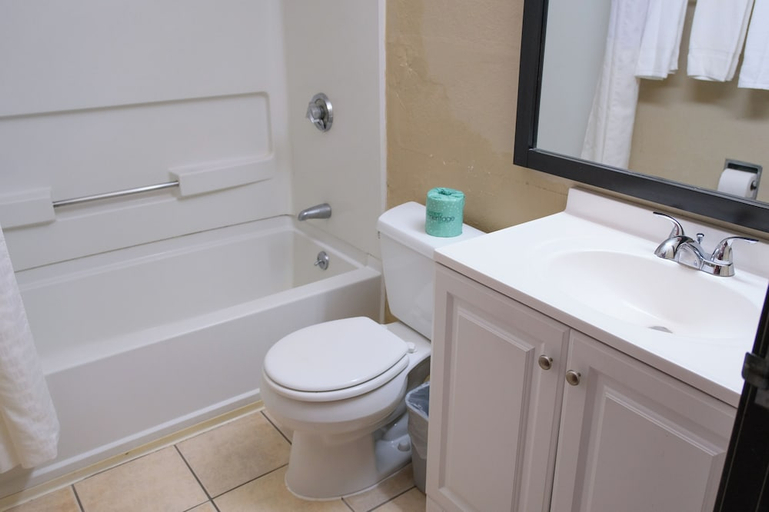 Bathroom 3, Super 8 Gardner, Worcester