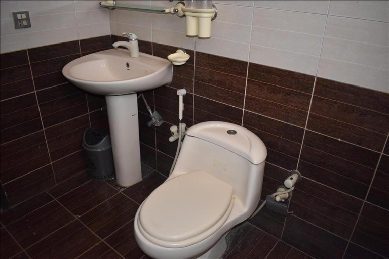 Bathroom 5, The New Elegant Hotel, Islamabad