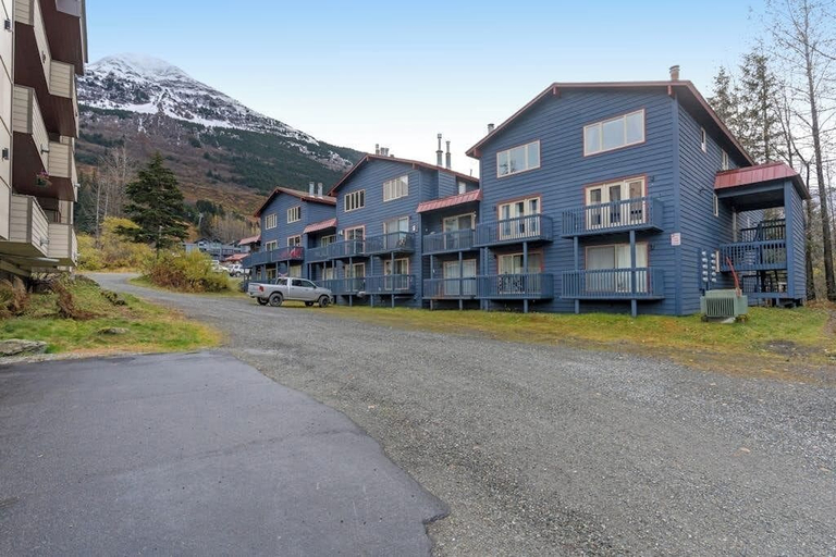 Interior 2, Slopeside Girdwood Condo With Mountain Views and a Fireplace, Anchorage